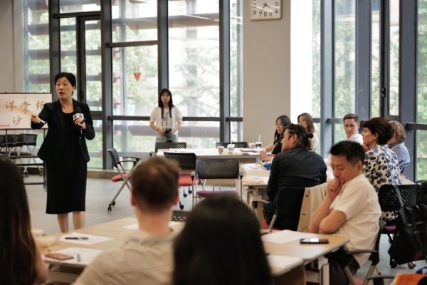 明珠国际 暴雨也浇不灭的热情！“上海滩上洋掌柜沙龙”成立